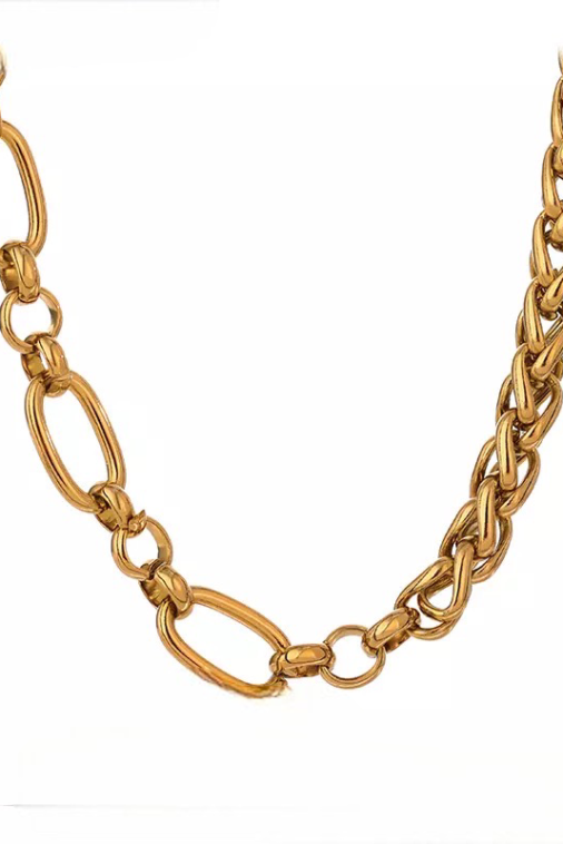 GARNIA NECKLACE